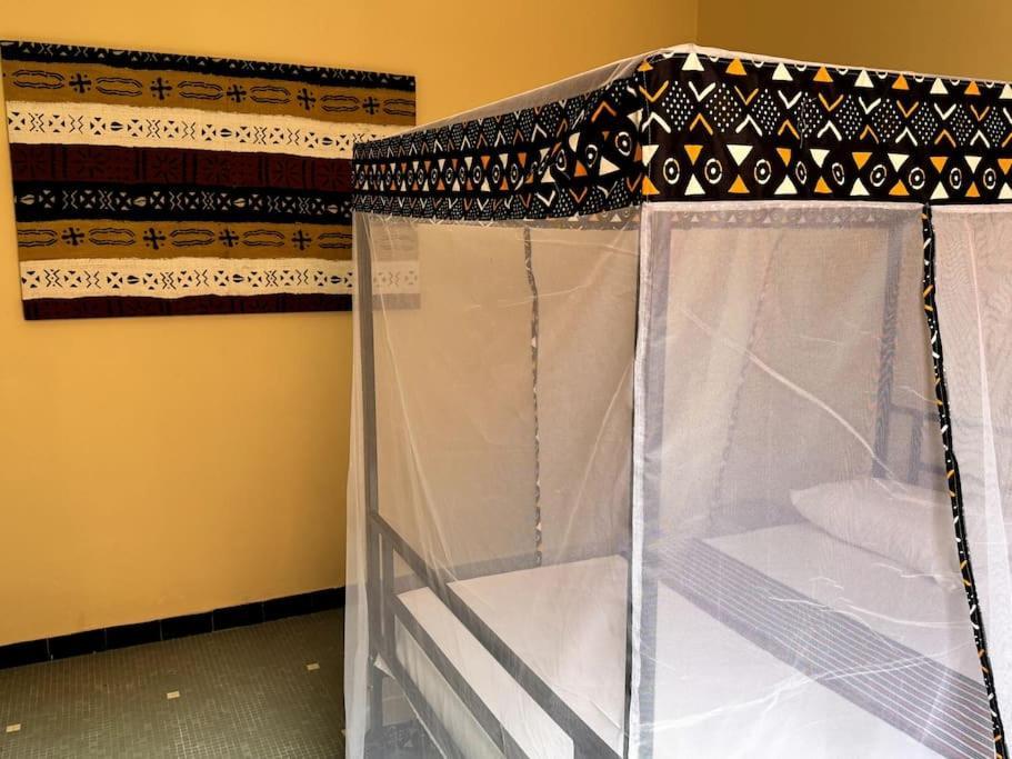 Independent Room On Island In Colonial House With Private Entrance Saint-Louis Bagian luar foto